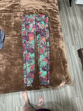 Woman’s size 8 Lululemon multicolored patterned leggings with pockets